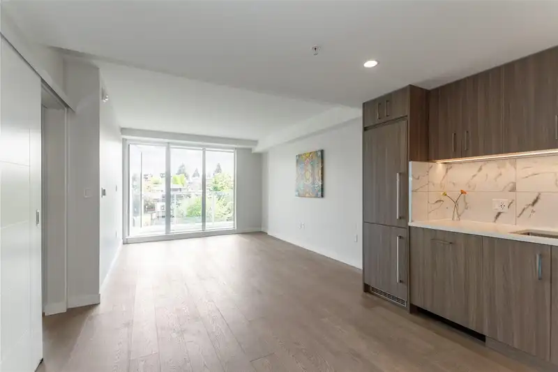 403 528 W KING EDWARD AVENUE - photo 3 of 21