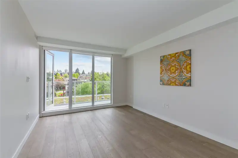 403 528 W KING EDWARD AVENUE - photo 4 of 21