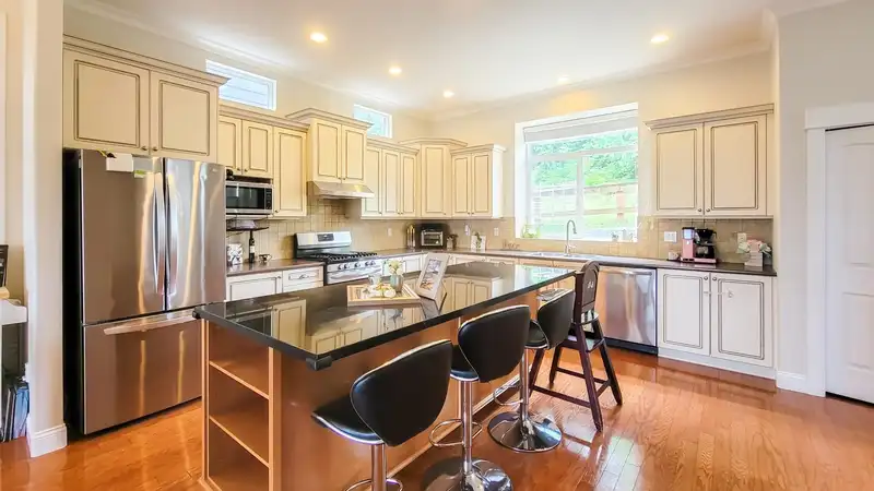 11382 154A STREET - photo 2 of 40