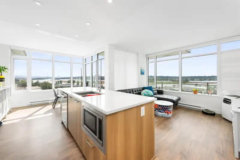 610 258 NELSON'S COURT - photo 1 of 35