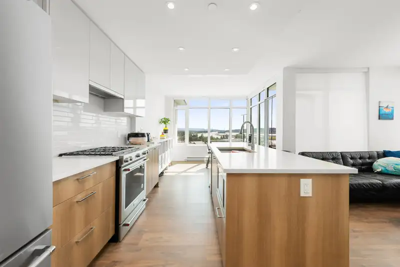 610 258 NELSON'S COURT - photo 2 of 35