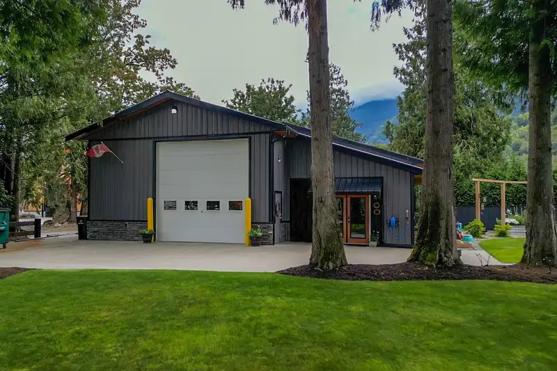9586 MCMILLAN ROAD - photo 4 of 40