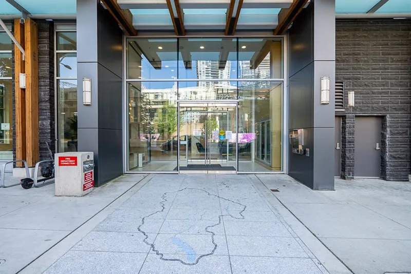 2902 4458 BERESFORD STREET - photo 3 of 25