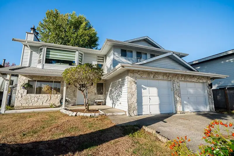 14523 89 AVENUE - photo 2 of 40