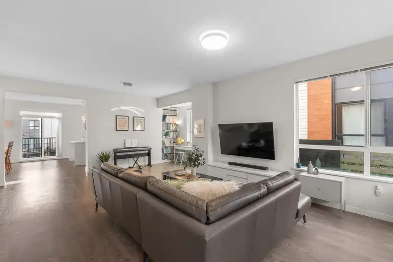 109 15111 EDMUND DRIVE - photo 3 of 40