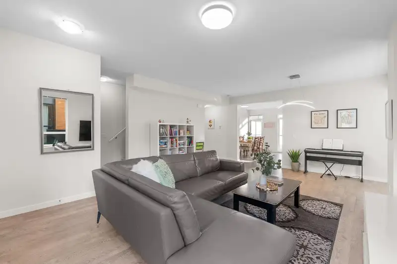 109 15111 EDMUND DRIVE - photo 4 of 40