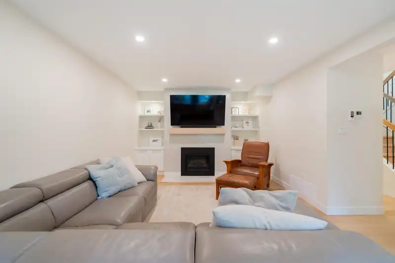 1139 HERITAGE BOULEVARD - photo 2 of 40