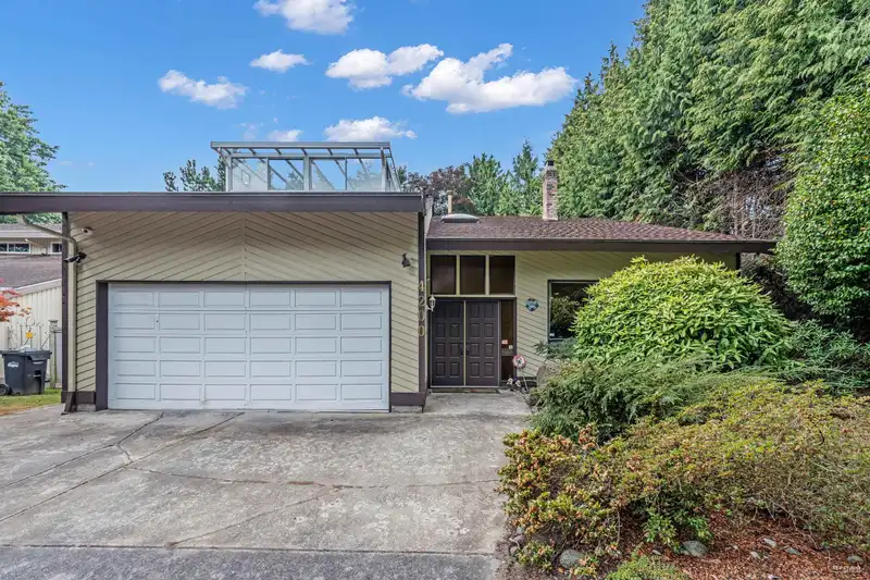4200 COVENTRY DRIVE - photo 2 of 15