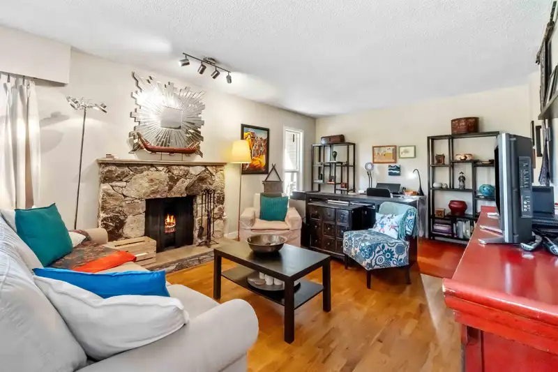 209 1425 CYPRESS STREET - photo 3 of 36