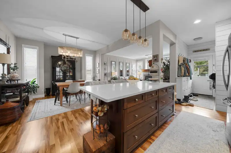 16547 60TH AVENUE - photo 1 of 39