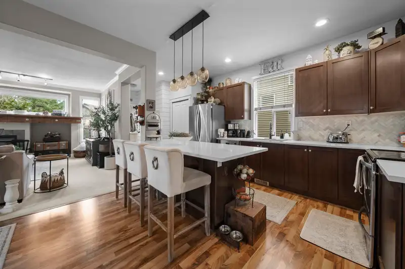 16547 60TH AVENUE - photo 3 of 39