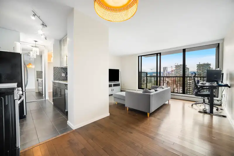 1702 1330 HARWOOD STREET - photo 3 of 37