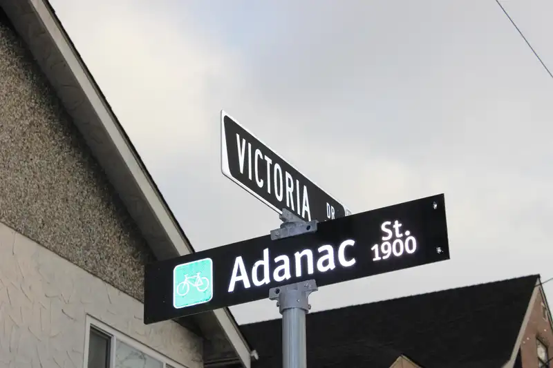 1925 ADANAC STREET - photo 2 of 5
