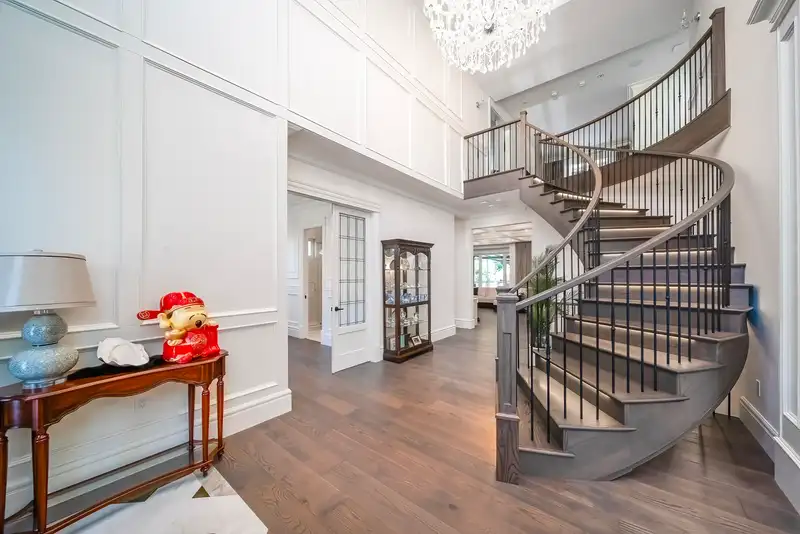7550 DORCHESTER DRIVE - photo 3 of 40