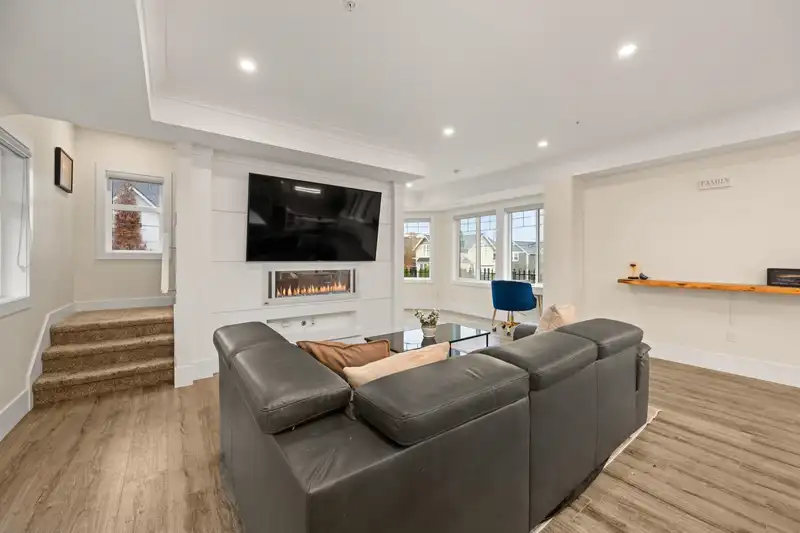 4931 47A AVENUE - photo 3 of 36