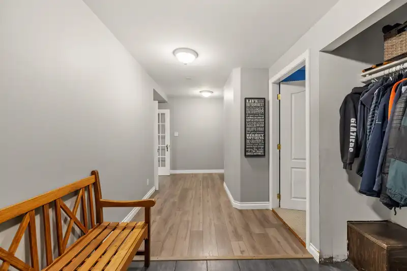 1908 WARWICK CRESCENT - photo 3 of 40
