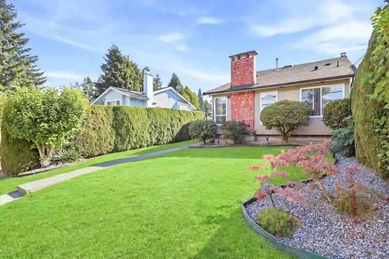 13902 80 AVENUE - photo 1 of 27