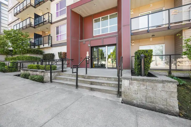 13768 108 AVENUE - photo 3 of 40