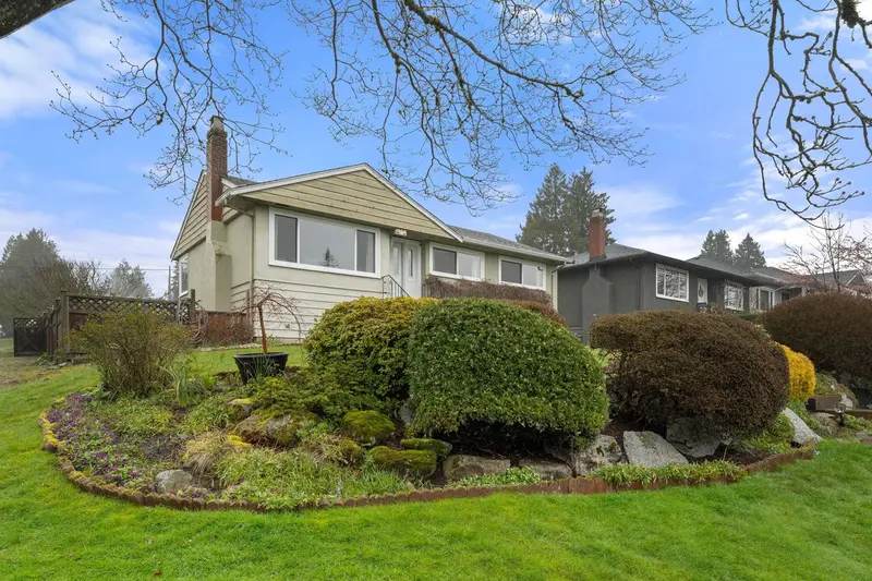 462 W 26TH STREET - photo 1 of 25