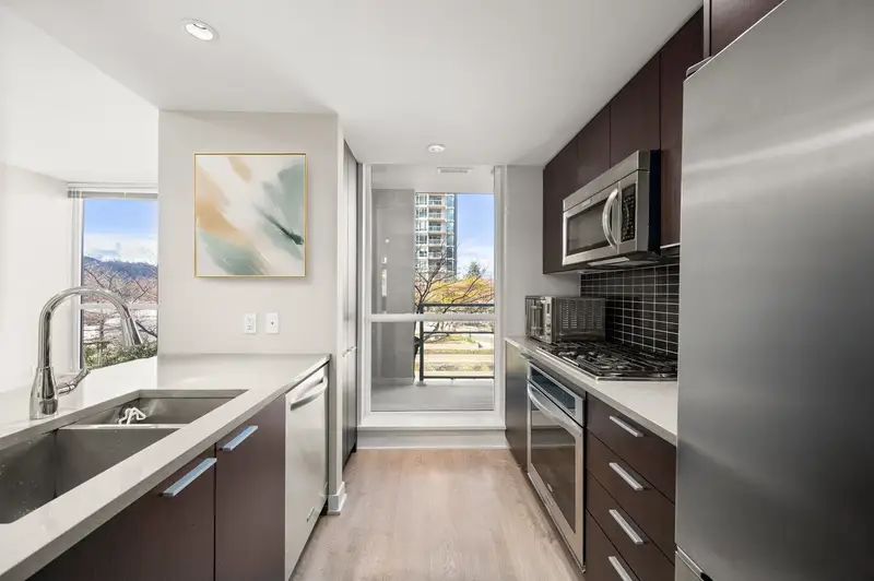 608 2975 ATLANTIC AVENUE - photo 3 of 19