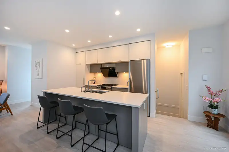 46 16685 25 AVENUE - photo 1 of 23