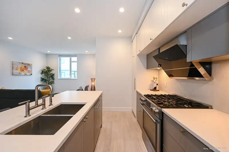 46 16685 25 AVENUE - photo 2 of 23