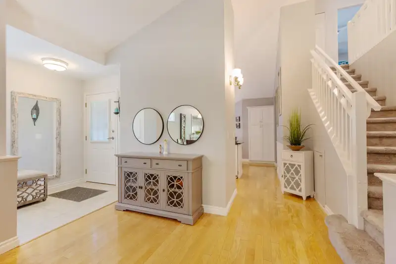 52 17917 68 AVENUE - photo 2 of 27