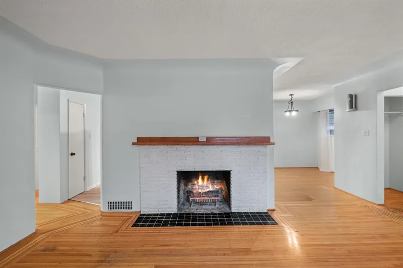 2525 WESTERN AVENUE - photo 4 of 20