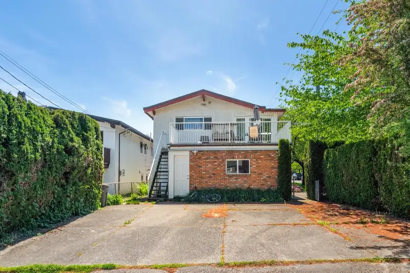 3488 HIGHBURY STREET - photo 3 of 30