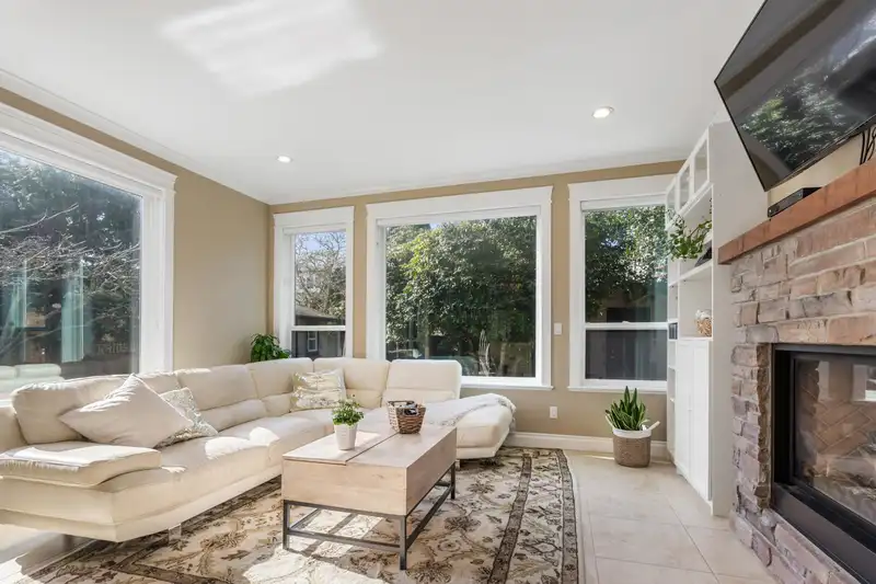 1405 129B STREET - photo 4 of 22