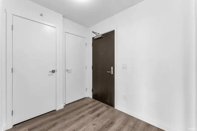 809 13350 CENTRAL AVENUE - photo 2 of 32
