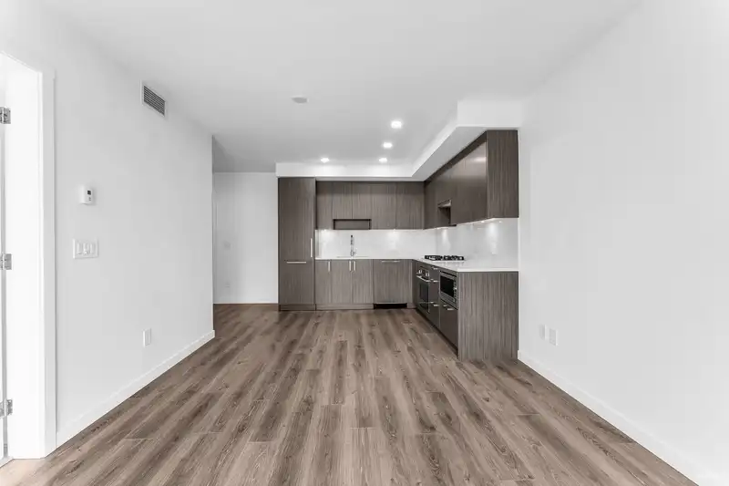 809 13350 CENTRAL AVENUE - photo 3 of 32
