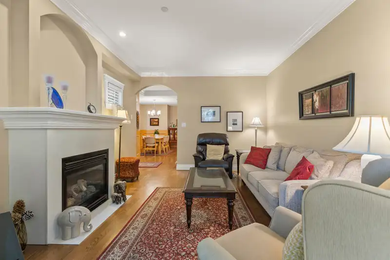1654 W 10TH AVENUE - photo 4 of 36