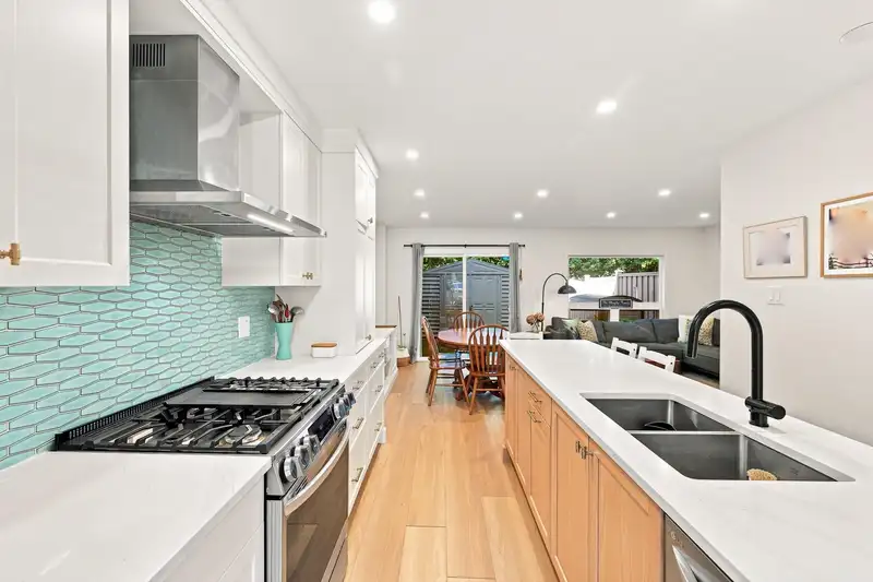 5 3046 COAST MERIDIAN ROAD - photo 2 of 40