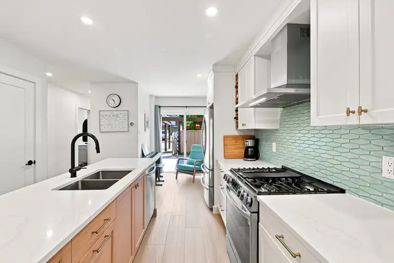 5 3046 COAST MERIDIAN ROAD - photo 3 of 40