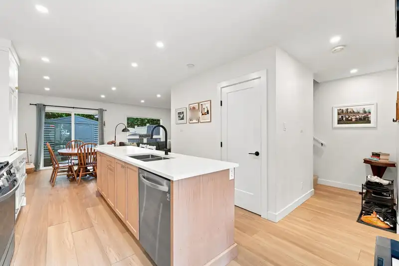 5 3046 COAST MERIDIAN ROAD - photo 4 of 40
