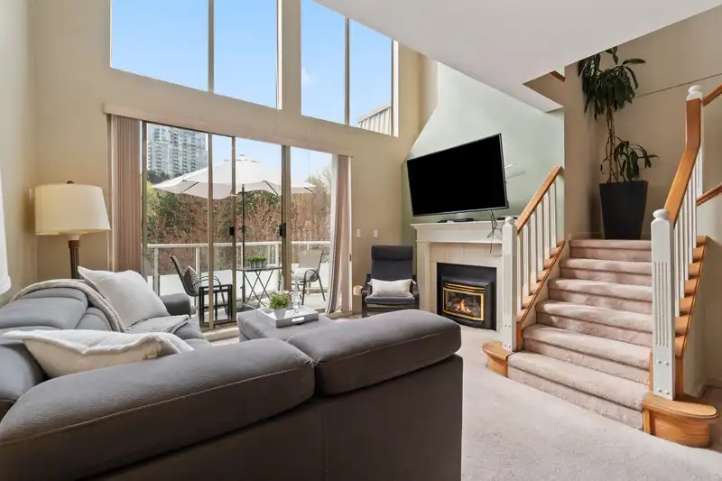 402 60 RICHMOND STREET - photo 2 of 28