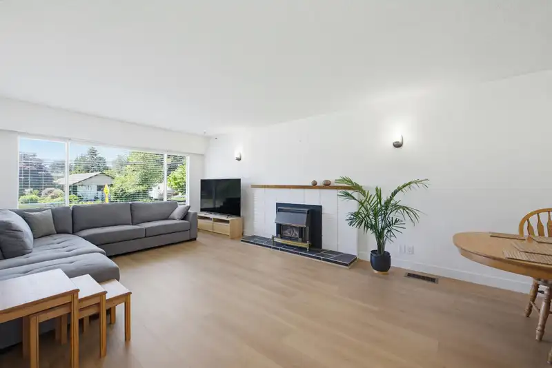 45271 BERNARD AVENUE - photo 3 of 40