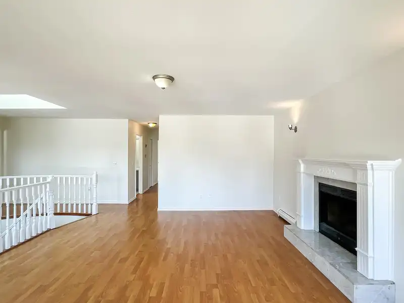 11942 99 AVENUE - photo 4 of 40