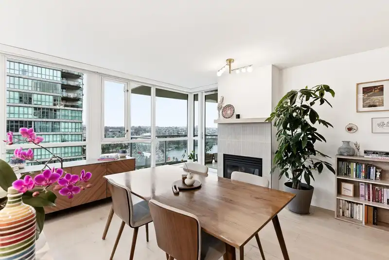 2004 120 MILROSS AVENUE - photo 2 of 40