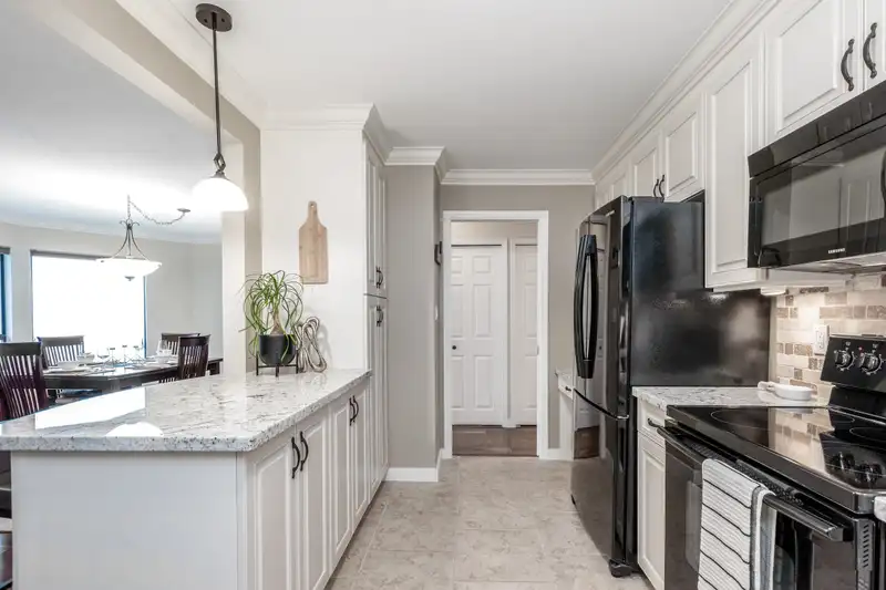 304 1351 VIDAL STREET - photo 4 of 37