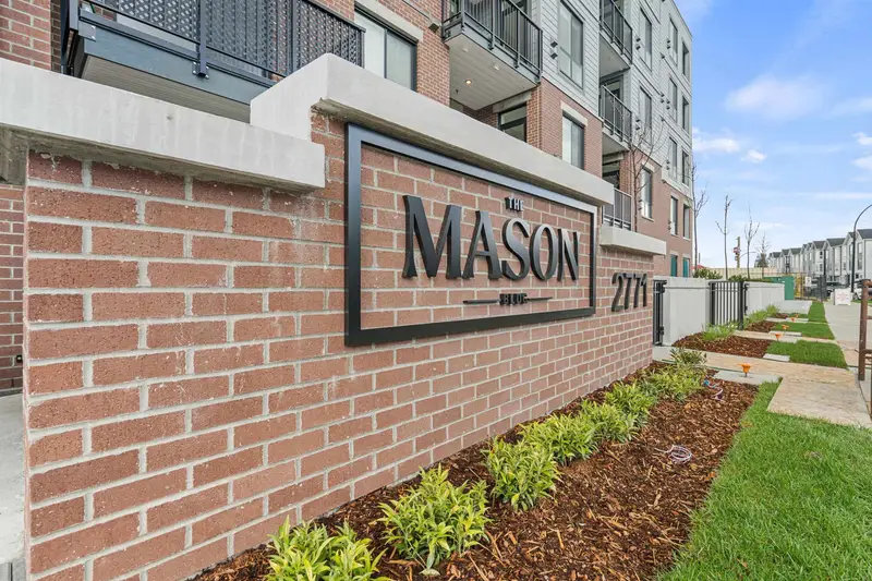 103 2771 MONTROSE AVENUE - photo 2 of 25