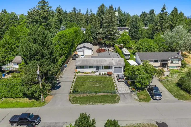 29289 SUNVALLEY CRESCENT - photo 2 of 40