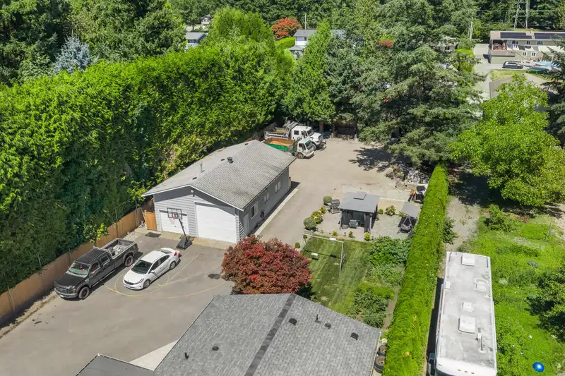 29289 SUNVALLEY CRESCENT - photo 4 of 40