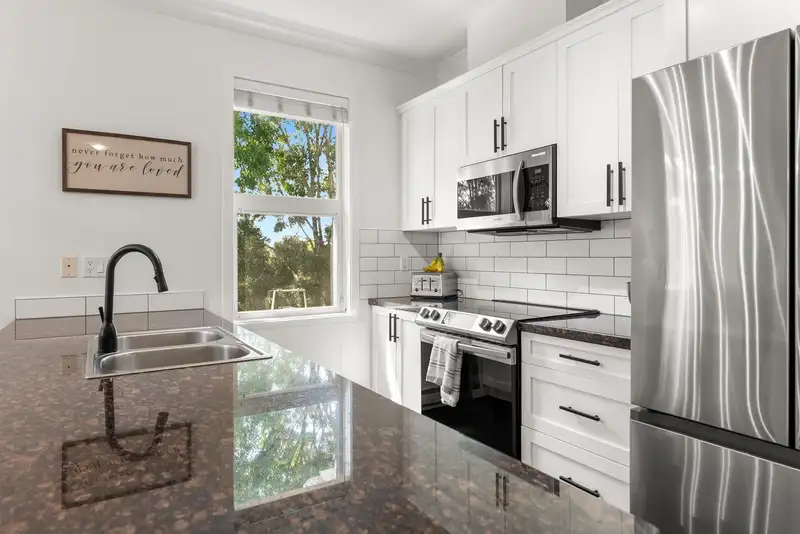 303 1375 VIEW CRESCENT - photo 2 of 24
