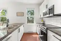 303 1375 VIEW CRESCENT - thumbnail 3