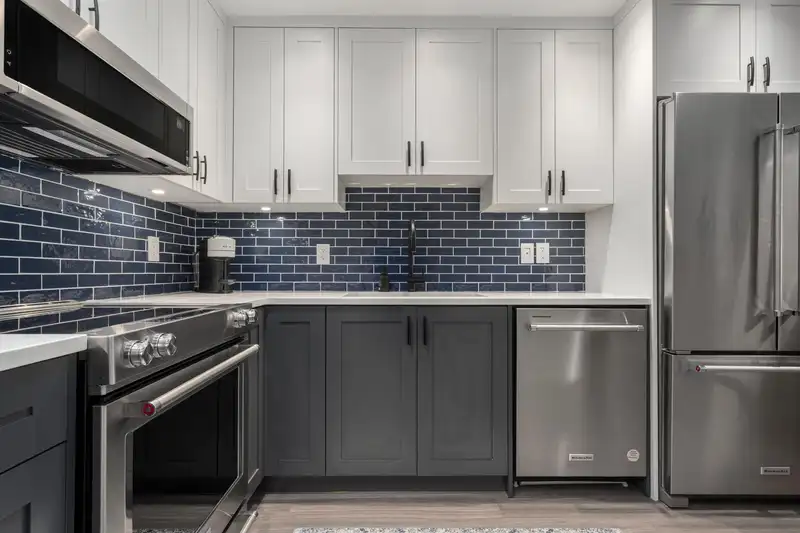 203 825 W 15TH AVENUE - photo 2 of 29