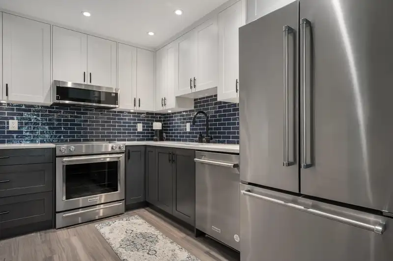 203 825 W 15TH AVENUE - photo 3 of 29