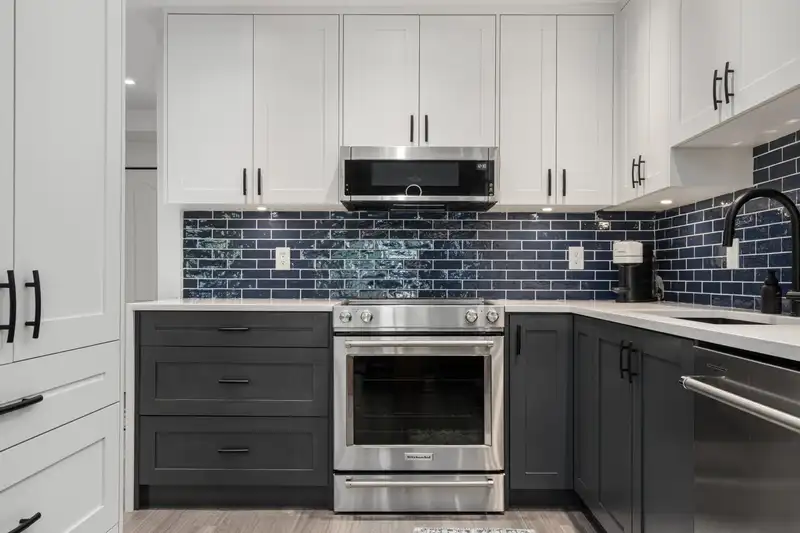 203 825 W 15TH AVENUE - photo 4 of 29