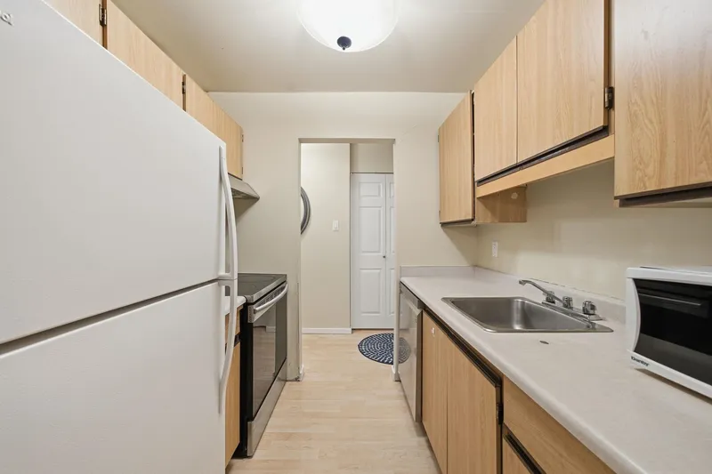 310 8511 ACKROYD ROAD - photo 4 of 25